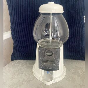 Classic Vintage-Style Gumball Machine Dispenser